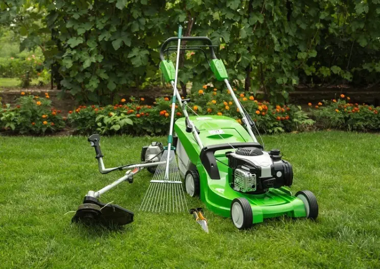 Lawn Mowing in Miami Gardens, FL - Landscaper